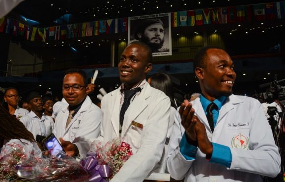 Egresados de la XV Graduación de la Escuela Latinoamericana de Medicina (ELAM), en el Teatro Karl Marx, en La Habana, el 23 de julio de 2019. Foto: Marcelino Vázquez Hernández/ ACN. Egresados de la XV Graduación de la Escuela Latinoamericana de Medicina (ELAM), en el Teatro Karl Marx, en La Habana, el 23 de julio de 2019. Foto: Marcelino Vázquez Hernández/ ACN.
