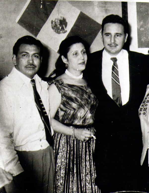 Junto a María Antonia González y el mexicano Arsacio Vanegas Junto a María Antonia González y el mexicano Arsacio Vanegas