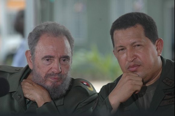 Fidel Castro participa en la edición 231 del programa “Aló, Presidente”, que se desarrolla en Cuba, en el municipio Sandino en Pinar del Río junto al Presidente de Venezuela Hugo Chávez Frías, 21 de agosto de 2005. Fidel Castro participa en la edición 231 del programa “Aló, Presidente”, que se desarrolla en Cuba, en el municipio Sandino en Pinar del Río junto al Presidente de Venezuela Hugo Chávez Frías, 21 de agosto de 2005.
