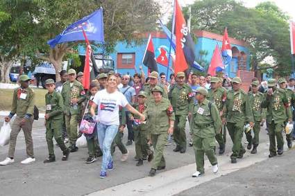 Una representación de pioneros, estudiantes, combatientes y del pueblo capitalino conmemoró ayer la histórica jornada del 8 de enero de 1959 Una representación de pioneros, estudiantes, combatientes y del pueblo capitalino conmemoró ayer la histórica jornada del 8 de enero de 1959