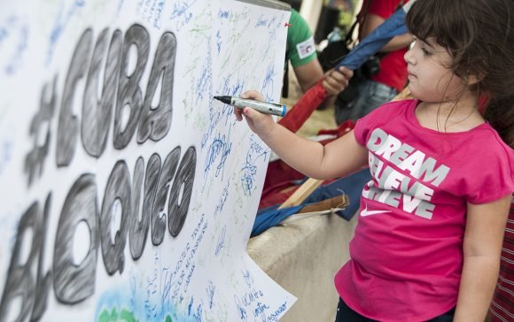 Más del 70% de la población cubana ha nacido bajo el bloqueo de Estados Unidos hacia Cuba. Foto: L Eduardo Domínguez / Cubadebate / Archivo Más del 70% de la población cubana ha nacido bajo el bloqueo de Estados Unidos hacia Cuba. Foto: L Eduardo Domínguez / Cubadebate / Archivo