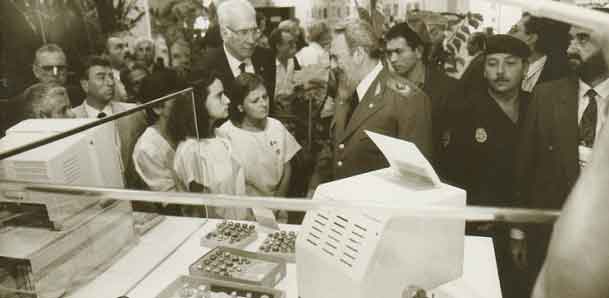 De recorrido por el pabellón de la isla caribeña en el evento mundial Expo’92, de Sevilla De recorrido por el pabellón de la isla caribeña en el evento mundial Expo’92, de Sevilla