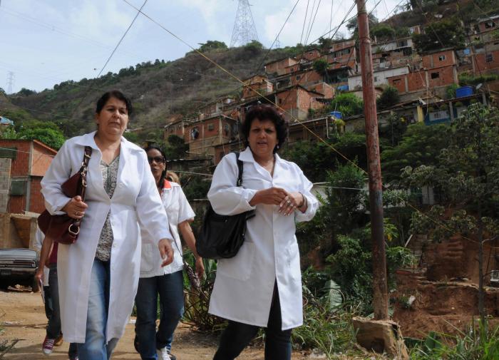 Sono più di 20.000 i collaboratori cubani che si trovano in Venezuela lottando per la vita e il benessere di questo popolo fraterno. Il 61% sono donne Photo: Omara García (AIN) Sono più di 20.000 i collaboratori cubani che si trovano in Venezuela lottando per la vita e il benessere di questo popolo fraterno. Il 61% sono donne Photo: Omara García (AIN)