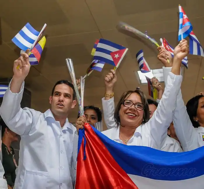 La solidaridad, esa fuerza única, especial, que tienen nuestros profesionales de la Salud, es bienvenida en el mundo. Foto: José Manuel Correa La solidaridad, esa fuerza única, especial, que tienen nuestros profesionales de la Salud, es bienvenida en el mundo. Foto: José Manuel Correa