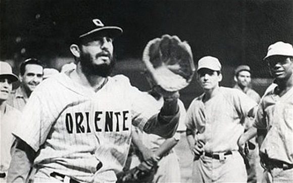 Fidel fue un amante del béisbol y otros deportes como la natación, el fútbol y el baloncesto. Foto: Trabajadores. Fidel fue un amante del béisbol y otros deportes como la natación, el fútbol y el baloncesto. Foto: Trabajadores.