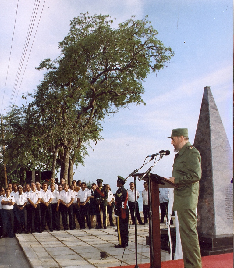 Durante un acto político en Bridgetown, Barbados, en conmemoración por el Crimen de Barbados, 1ro de agosto de 1998. Foto: Estudios Revolución Durante un acto político en Bridgetown, Barbados, en conmemoración por el Crimen de Barbados, 1ro de agosto de 1998. Foto: Estudios Revolución