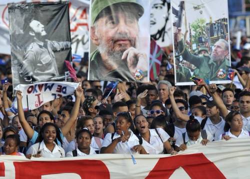 El tributo al Comandante en Jefe comenzó este viernes con la realización de matutinos especiales en centros de estudio y trabajo. El tributo al Comandante en Jefe comenzó este viernes con la realización de matutinos especiales en centros de estudio y trabajo.