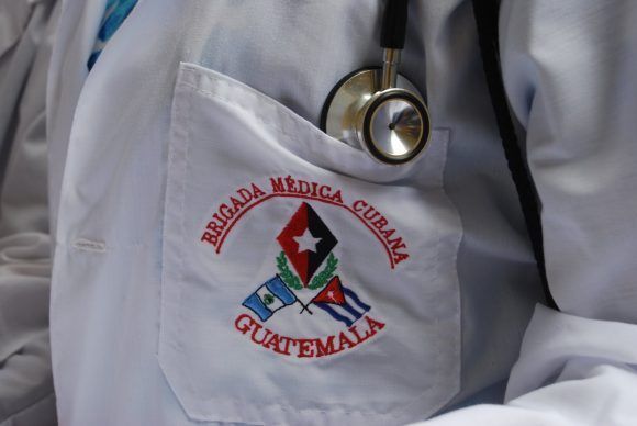 Cooperantes cubanos de la Salud atienden a los guatemaltecos afectados por la erupción del Volcán de Fuego: Fotos: Prensa Latina Cooperantes cubanos de la Salud atienden a los guatemaltecos afectados por la erupción del Volcán de Fuego: Fotos: Prensa Latina