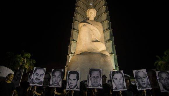 Vigilia en honor a las Víctimas del Terrorismo contra Cuba, Plaza de la Revolución, 5 de octubre de 2016. Foto: Ismael Francisco / Cubadebate Vigilia en honor a las Víctimas del Terrorismo contra Cuba, Plaza de la Revolución, 5 de octubre de 2016. Foto: Ismael Francisco / Cubadebate