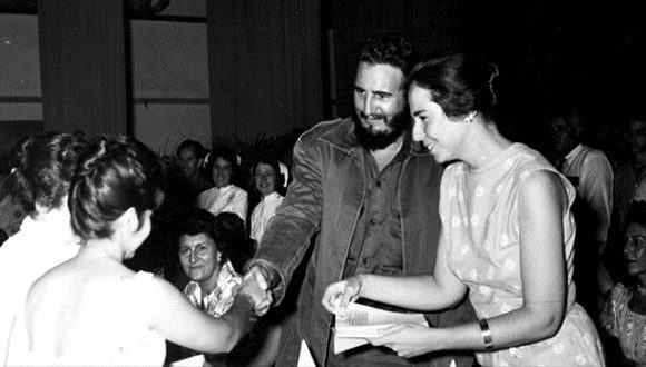 En los primeros años de Revolución, Vilma y Fidel, defendiendo los derechos de la mujer, sobre todo desde la educación. Foto: Archivo de Fidel Soldado de las Ideas