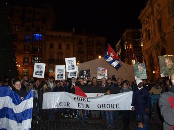 Multitudinario acto en Bilbao en honor a Fidel Castro Ruz