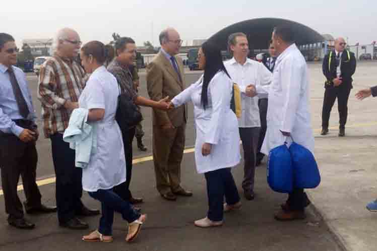 Médicos cubanos arriban a Perú