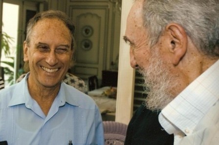 Saúl Landau y Fidel conversan en La Habana