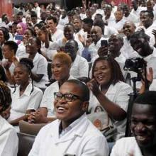 Jóvenes sudafricanos, graduados como profesionales de la salud en Cuba, el 4 de julio de 2018. Foto: Omara García Mederos / ACN.