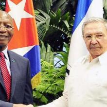 Raúl Castro Ruz junto a Pakalitha Bethuel Mosisili, Primer Ministro del Reino de Lesoto