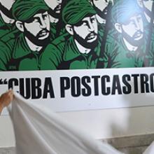 Ares y Pedro de la Hoz develan en la entrada de la UPEC la obra Cuba PostCastro. Foto: Roberto Suárez