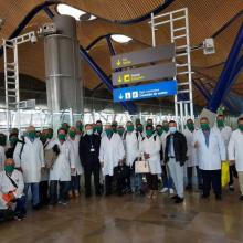 El embajador cubano en Madrid Gustavo Machín (al centro) recibió a la brigada médica cubana que irá a Andorra a prestar ayuda ante la pandemia. Foto: Facebook del Embajador