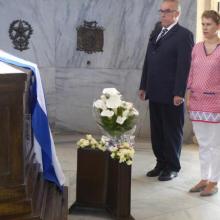 La Embajadora del Reino de los Países Bajos rindió homenaje a Martí y Fidel, en Santiago de Cuba. Foto: Eduardo Palomares