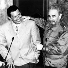 Fidel junto a Chávez en el Aula Magna de la Universidad de La Habana.