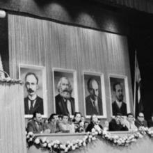Fidel durante la creación del Comité Central del PCC. 
