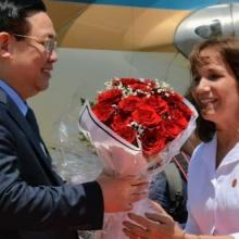 El presidente de la Asamblea Nacional, Vuong Dinh Hue, y Ana María Mari Machado, vicepresidenta del Parlamento cubano. Foto: Tony Hernández Mena.