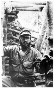 Fidel Castro en Radio Rebelde, junto a la puerta de la emisora en la Comandancia de La Plata, en la Sierra Maestra. Foto: Oficina de Asuntos Históricos Fidel Castro en Radio Rebelde, junto a la puerta de la emisora en la Comandancia de La Plata, en la Sierra Maestra. Foto: Oficina de Asuntos Históricos