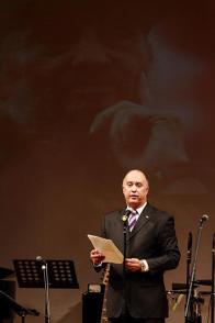 El embajador cubano Carlos Miguel Pereira Hernández en la Gala Homenaje a Fidel en Tokio. Foto: EmbaCuba Japón.