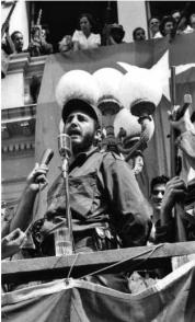 Fidel pronuncia un discurso en el parque Leoncio Vidal de Santa Clara, el 6 de enero de 1959. 