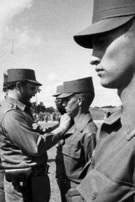 Fidel durante la graduación en la Escuela de Cadetes de Managua el 29 de octubre de 1960. Foto: Roberto Salas