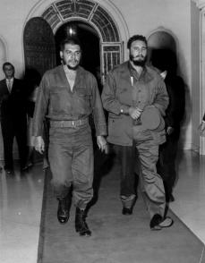 Fidel Castro y Ernesto Che Guevara en 1960