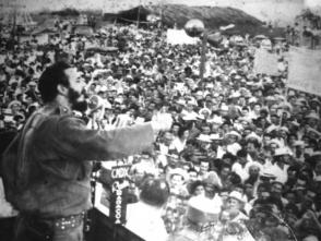 Fidel habla al pueblo de Baracoa, el 17 de junio de 1959. Foto: Archivo Revolución. Fidel habla al pueblo de Baracoa, el 17 de junio de 1959. Foto: Archivo Revolución.