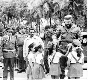 Durante la fecunda y ardua etapa de lucha revolucionaria, el Comandante en Jefe priorizó la educación en el país, además de sumarle cuantiosos aportes.