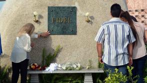 Dalia Soto del Valle, viuda de Comandante en Jefe Fidel Castro Ruz, líder histórico de la Revolución cubana, le rinde homenaje en el tercer aniversario de su desaparición física. Foto: Miguel Rubiera Jústiz/ACN.
