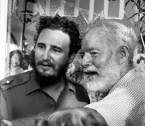 Cuando Fidel gana el concurso "Ernest Hemingway", de la Pesca de la Aguja, conoce al escritor norteamericano. Años después Fidel confesaría que Hemingway era su autor favorito.
