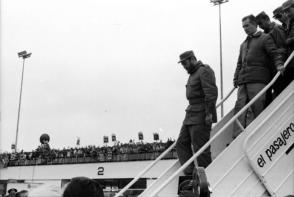 Fidel llegó a Perú el 4 de diciembre de 1971, en una escala de su viaje de regreso de una gira por Chile. Foto: Jorge Oller Fidel llegó a Perú el 4 de diciembre de 1971, en una escala de su viaje de regreso de una gira por Chile. Foto: Jorge Oller
