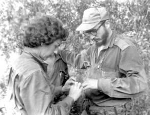 Celia Sánchez y Fidel en la Sierra Maestra. Foto: Archivo Celia Sánchez y Fidel en la Sierra Maestra. Foto: Archivo