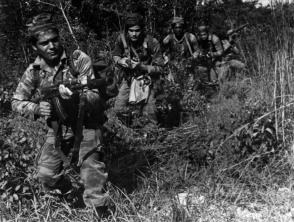 Combatientes de la Unidad de Exploración en Menongue, sur de Angola. Dic/1987