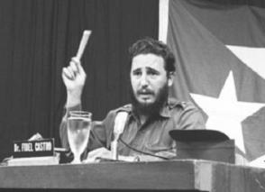 Fidel Castro comparece por CMBF-Televisión Revolución en respuesta al discurso del Presidente de Estados Unidos John F. Kennedy. Foto: Fidel Soldado de las Ideas.
