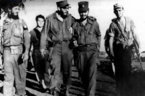 El Comandante en Jefe Fidel Castro Ruz y el comandante Delio Gómez Ochoa, al centro, en el Instituto Tecnológico Calixto García, cuartel del Ejército Rebelde en Holguín, 3 de enero de 1959 El Comandante en Jefe Fidel Castro Ruz y el comandante Delio Gómez Ochoa, al centro, en el Instituto Tecnológico Calixto García, cuartel del Ejército Rebelde en Holguín, 3 de enero de 1959