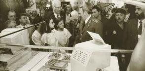 De recorrido por el pabellón de la isla caribeña en el evento mundial Expo’92, de Sevilla De recorrido por el pabellón de la isla caribeña en el evento mundial Expo’92, de Sevilla