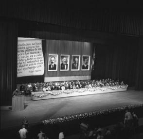 Comandante en Jefe Fidel Castro Ruz presents members of the Communist Party of Cuba’s first Central Committee. Photo: Jorge Oller Comandante en Jefe Fidel Castro Ruz presents members of the Communist Party of Cuba’s first Central Committee. Photo: Jorge Oller
