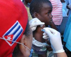 Antes que chegasse a Covid-19, mais de 28 mil médicos cubanos colaboravam em 59 países. Mais 26 brigadas foram criadas, para ajudar a enfrentar essa doença. Photo: Juvenal Balán Antes que chegasse a Covid-19, mais de 28 mil médicos cubanos colaboravam em 59 países. Mais 26 brigadas foram criadas, para ajudar a enfrentar essa doença. Photo: Juvenal Balán
