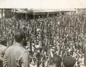 Fidel proclama el carácter socialista de la Revolución en la esquina habanera de 23 y 12, durante el entierro a las víctimas de los bombardeos a los aeropuertos el 15 de abril de 1961, preludio de la invasión a Girón. Foto: Raúl Corrales Fidel proclama el carácter socialista de la Revolución en la esquina habanera de 23 y 12, durante el entierro a las víctimas de los bombardeos a los aeropuertos el 15 de abril de 1961, preludio de la invasión a Girón. Foto: Raúl Corrales