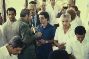 Fidel junto a Frei Betto y un grupo de científicos cubanos en la Inauguración del Centro de Ingeniería Genética y Biotecnología de La Habana. Foto: Cortesía del CIGB Fidel junto a Frei Betto y un grupo de científicos cubanos en la Inauguración del Centro de Ingeniería Genética y Biotecnología de La Habana. Foto: Cortesía del CIGB