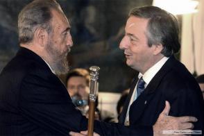 Fidel junto a Néstor Kirchner. Foto: Archivo. Fidel junto a Néstor Kirchner. Foto: Archivo.