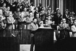 Intervención de Fidel Castro en el Primer Congreso del Partido Comunista de Cuba, celebrado en diciembre de 1975. Foto: Granma.
