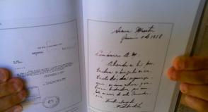 Mostrando mensaje manuscrito enviado por Fidel a Alfredo Álvarez Mola el 1 de junio de 1958 en el que indica atender a Lidia Doce, emisaria de la Comandancia