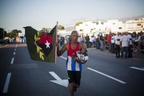 Fidel es joven, es soldado, es campesino, es pueblo. (Fernando Medina Fernández / Cubahora) Fidel es joven, es soldado, es campesino, es pueblo. (Fernando Medina Fernández / Cubahora)