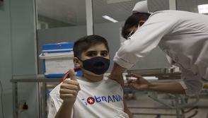 Gabriel García Fernández, de 12 años, primer paciente pediátrico en ser vacunado con Soberana 02, como parte del ensayo clínico con niños de 12 a 18 años. Foto: Ismael Francisco/ Cubadebate. Gabriel García Fernández, de 12 años, primer paciente pediátrico en ser vacunado con Soberana 02, como parte del ensayo clínico con niños de 12 a 18 años. Foto: Ismael Francisco/ Cubadebate.