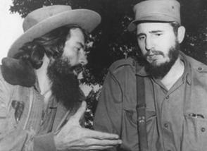 Fidel Castro junto a Camilo Cienfuegos